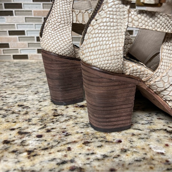 Freebird Claw Sandal Block Heel in White Snake Size 6 - Picture 13 of 13